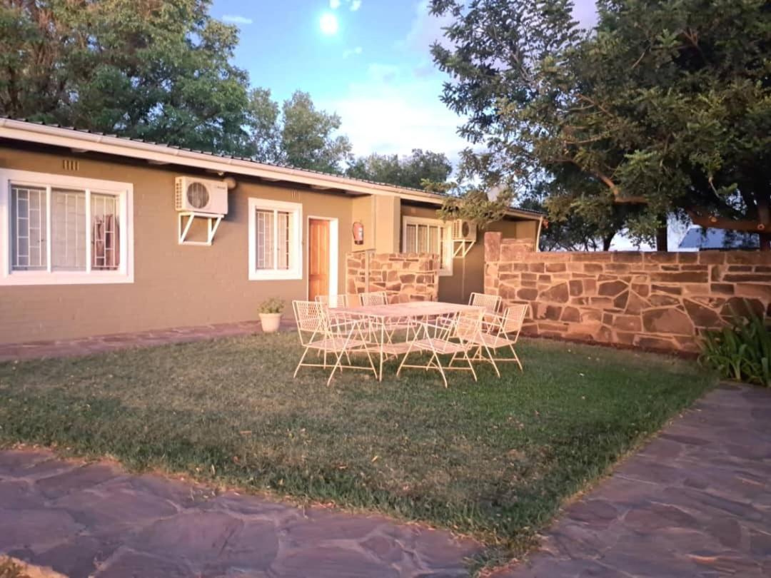 Koha Guesthouse Mariental Eksteriør bilde